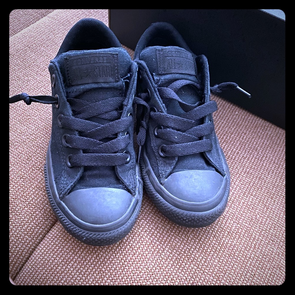Girls converse